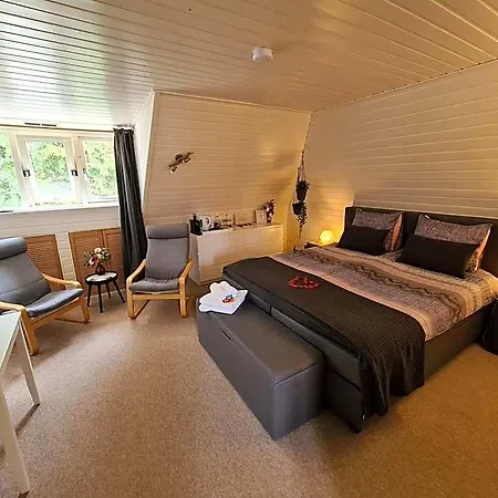 Bed & Breakfast De Loenense Bossen